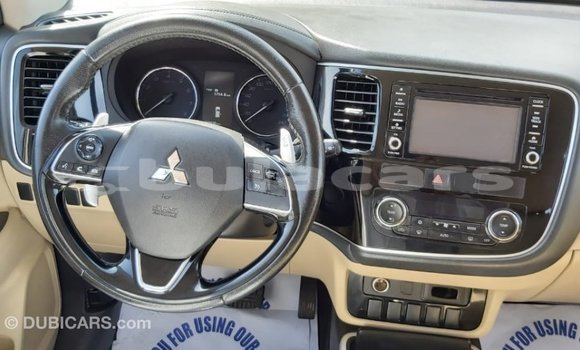 Acheter Import Voiture Mitsubishi Outlander Blanc à Import - Dubai, Central Acheter Import Voiture Mitsubishi Outlander Blanc à Import - Dubai, Central