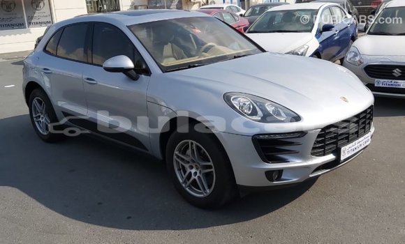 Acheter Import Voiture Porsche Macan Gris à Import - Dubai, Central Acheter Import Voiture Porsche Macan Gris à Import - Dubai, Central