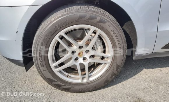 Acheter Import Voiture Porsche Macan Gris à Import - Dubai, Central Acheter Import Voiture Porsche Macan Gris à Import - Dubai, Central