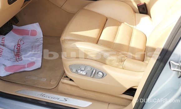 Acheter Import Voiture Porsche Macan Gris à Import - Dubai, Central Acheter Import Voiture Porsche Macan Gris à Import - Dubai, Central