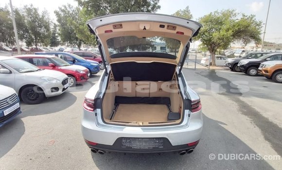 Acheter Import Voiture Porsche Macan Gris à Import - Dubai, Central Acheter Import Voiture Porsche Macan Gris à Import - Dubai, Central