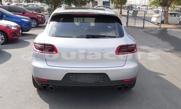Acheter Import Voiture Porsche Macan Gris à Import - Dubai, Central Acheter Import Voiture Porsche Macan Gris à Import - Dubai, Central