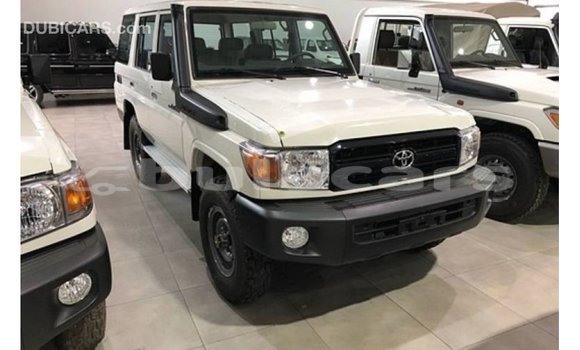 Acheter Import Voiture Toyota Land Cruiser Blanc à Import - Dubai, Central Acheter Import Voiture Toyota Land Cruiser Blanc à Import - Dubai, Central