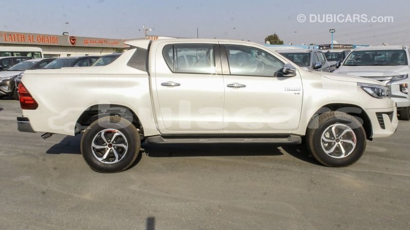 Big with watermark toyota hilux central import dubai 6656