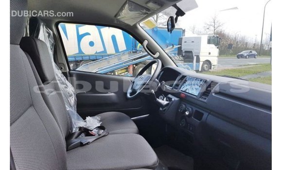 Acheter Import Voiture Toyota Hiace Blanc à Import - Dubai, Central Acheter Import Voiture Toyota Hiace Blanc à Import - Dubai, Central