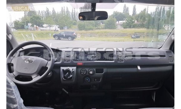 Acheter Import Voiture Toyota Hiace Blanc à Import - Dubai, Central Acheter Import Voiture Toyota Hiace Blanc à Import - Dubai, Central