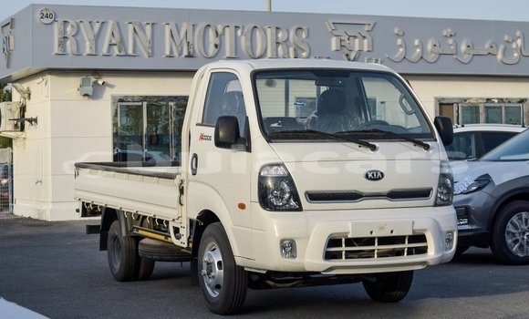 Buy Import Kia Carens White Car in Import - Dubai in Central Buy Import Kia Carens White Car in Import - Dubai in Central