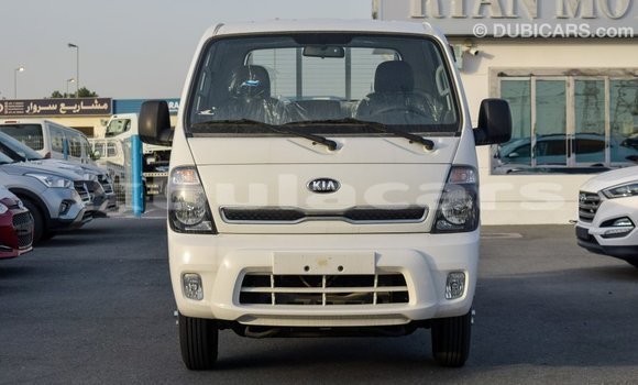 Buy Import Kia Carens White Car in Import - Dubai in Central Buy Import Kia Carens White Car in Import - Dubai in Central