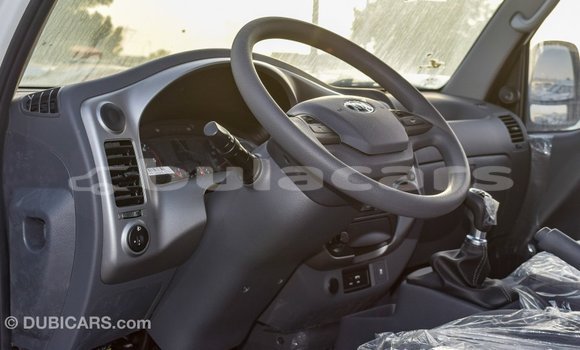 Buy Import Kia Carens White Car in Import - Dubai in Central Buy Import Kia Carens White Car in Import - Dubai in Central