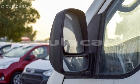 Buy Import Kia Carens White Car in Import - Dubai in Central Buy Import Kia Carens White Car in Import - Dubai in Central