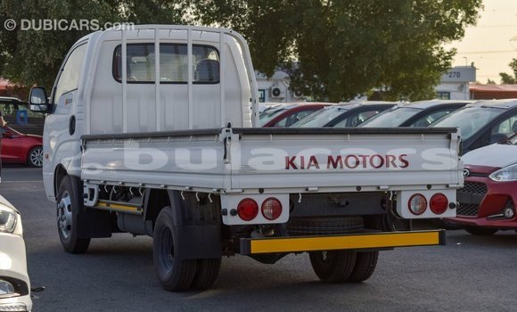 Buy Import Kia Carens White Car in Import - Dubai in Central Buy Import Kia Carens White Car in Import - Dubai in Central