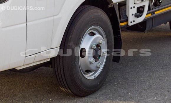 Buy Import Kia Carens White Car in Import - Dubai in Central Buy Import Kia Carens White Car in Import - Dubai in Central