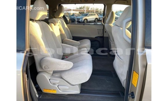 Buy Import Toyota Sienna Other Car in Import - Dubai in Central Buy Import Toyota Sienna Other Car in Import - Dubai in Central