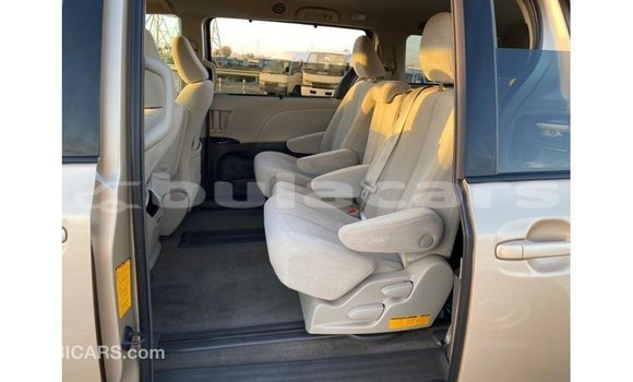 Buy Import Toyota Sienna Other Car in Import - Dubai in Central Buy Import Toyota Sienna Other Car in Import - Dubai in Central