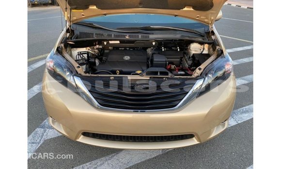 Buy Import Toyota Sienna Other Car in Import - Dubai in Central Buy Import Toyota Sienna Other Car in Import - Dubai in Central