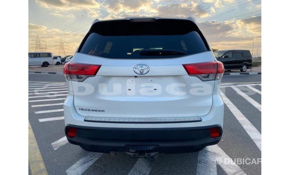 Buy Import Toyota Highlander White Car in Import - Dubai in Central Buy Import Toyota Highlander White Car in Import - Dubai in Central