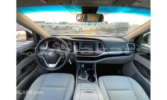 Buy Import Toyota Highlander White Car in Import - Dubai in Central Buy Import Toyota Highlander White Car in Import - Dubai in Central