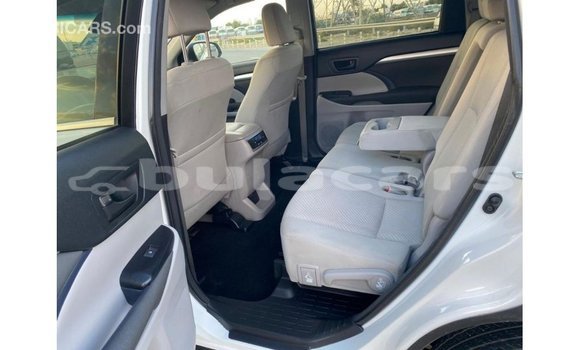 Buy Import Toyota Highlander White Car in Import - Dubai in Central Buy Import Toyota Highlander White Car in Import - Dubai in Central