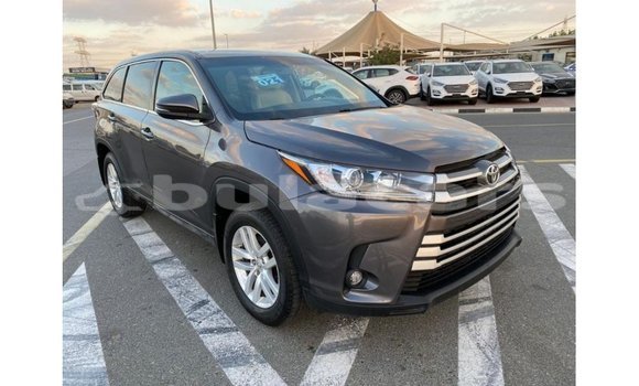 Buy Import Toyota Highlander Grey Car in Import - Dubai in Central Buy Import Toyota Highlander Grey Car in Import - Dubai in Central