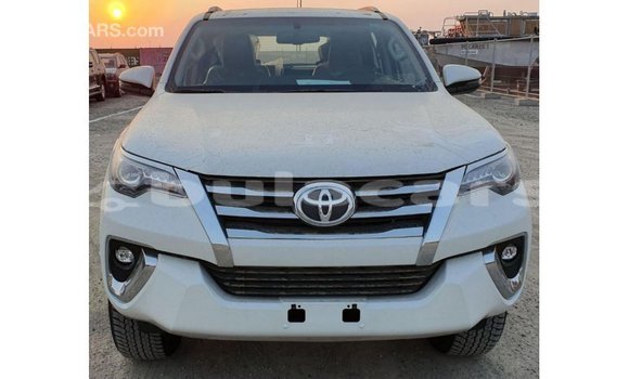 Buy Import Toyota Fortuner White Car in Import - Dubai in Central Buy Import Toyota Fortuner White Car in Import - Dubai in Central