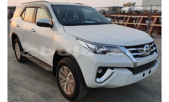 Buy Import Toyota Fortuner White Car in Import - Dubai in Central Buy Import Toyota Fortuner White Car in Import - Dubai in Central