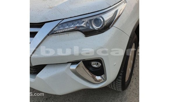 Buy Import Toyota Fortuner White Car in Import - Dubai in Central Buy Import Toyota Fortuner White Car in Import - Dubai in Central
