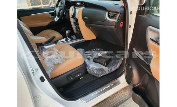 Buy Import Toyota Fortuner White Car in Import - Dubai in Central Buy Import Toyota Fortuner White Car in Import - Dubai in Central