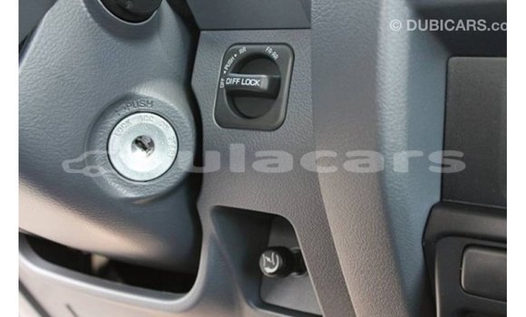Acheter Import Voiture Toyota Land Cruiser Blanc à Import - Dubai, Central Acheter Import Voiture Toyota Land Cruiser Blanc à Import - Dubai, Central
