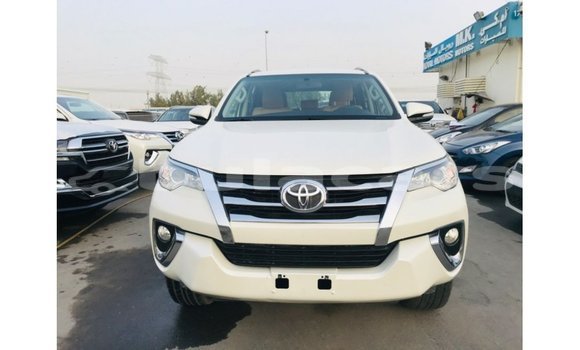 Acheter Import Voiture Toyota Fortuner Blanc à Import - Dubai, Central Acheter Import Voiture Toyota Fortuner Blanc à Import - Dubai, Central