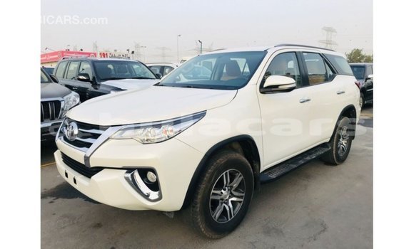 Acheter Import Voiture Toyota Fortuner Blanc à Import - Dubai, Central Acheter Import Voiture Toyota Fortuner Blanc à Import - Dubai, Central