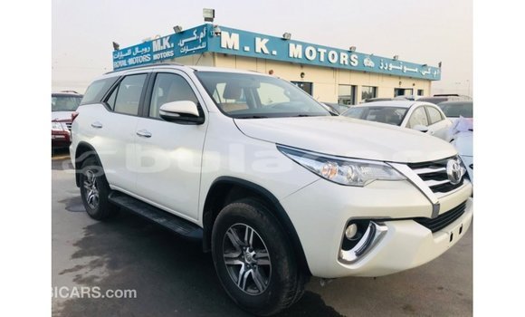 Acheter Import Voiture Toyota Fortuner Blanc à Import - Dubai, Central Acheter Import Voiture Toyota Fortuner Blanc à Import - Dubai, Central