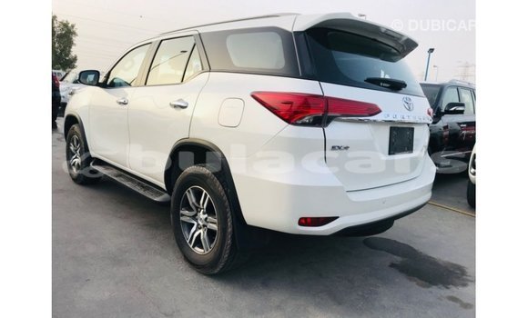 Acheter Import Voiture Toyota Fortuner Blanc à Import - Dubai, Central Acheter Import Voiture Toyota Fortuner Blanc à Import - Dubai, Central