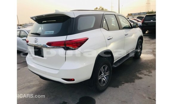 Acheter Import Voiture Toyota Fortuner Blanc à Import - Dubai, Central Acheter Import Voiture Toyota Fortuner Blanc à Import - Dubai, Central