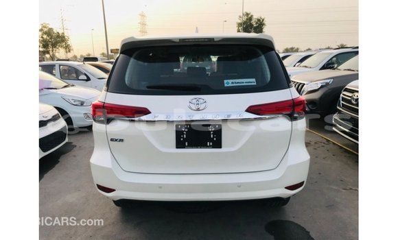Acheter Import Voiture Toyota Fortuner Blanc à Import - Dubai, Central Acheter Import Voiture Toyota Fortuner Blanc à Import - Dubai, Central