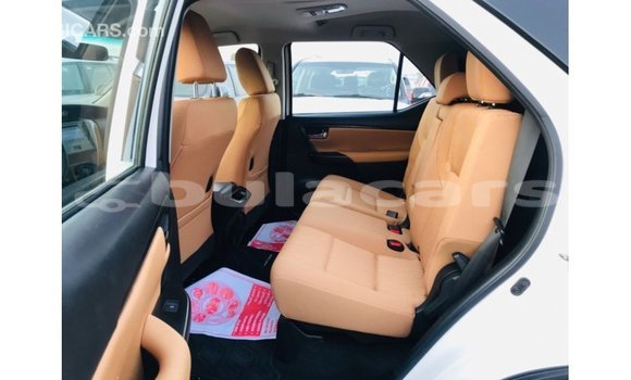 Acheter Import Voiture Toyota Fortuner Blanc à Import - Dubai, Central Acheter Import Voiture Toyota Fortuner Blanc à Import - Dubai, Central