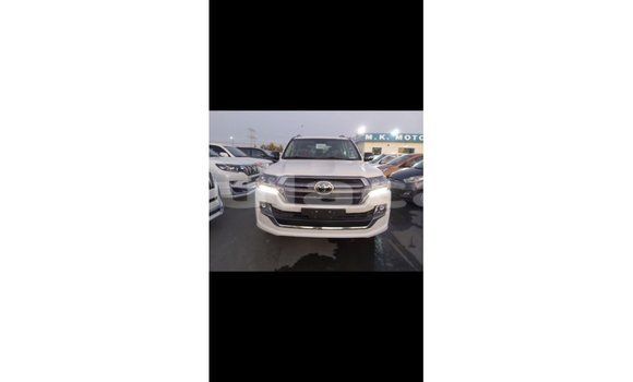 Buy Import Toyota Land Cruiser White Car in Import - Dubai in Central Buy Import Toyota Land Cruiser White Car in Import - Dubai in Central
