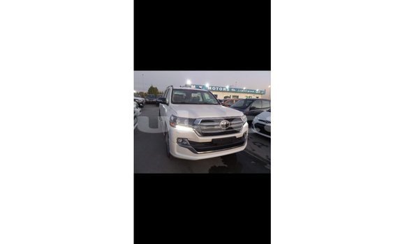 Buy Import Toyota Land Cruiser White Car in Import - Dubai in Central Buy Import Toyota Land Cruiser White Car in Import - Dubai in Central