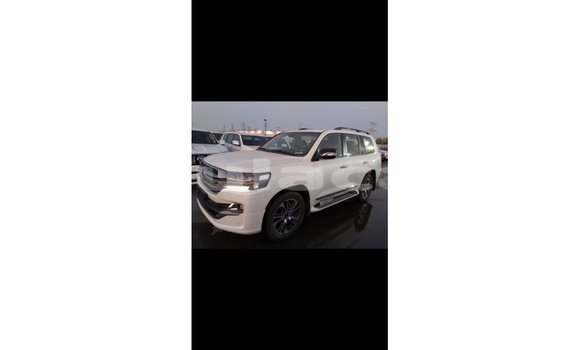 Buy Import Toyota Land Cruiser White Car in Import - Dubai in Central Buy Import Toyota Land Cruiser White Car in Import - Dubai in Central
