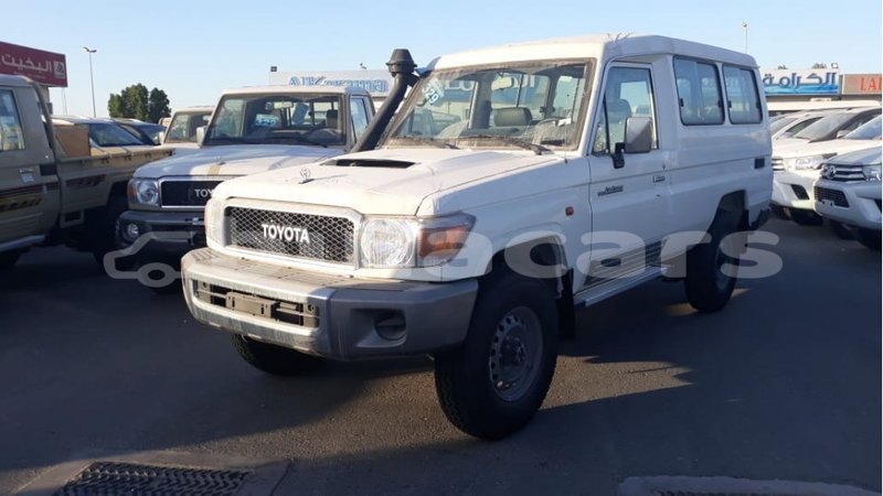 Big with watermark toyota land cruiser central import dubai 6708
