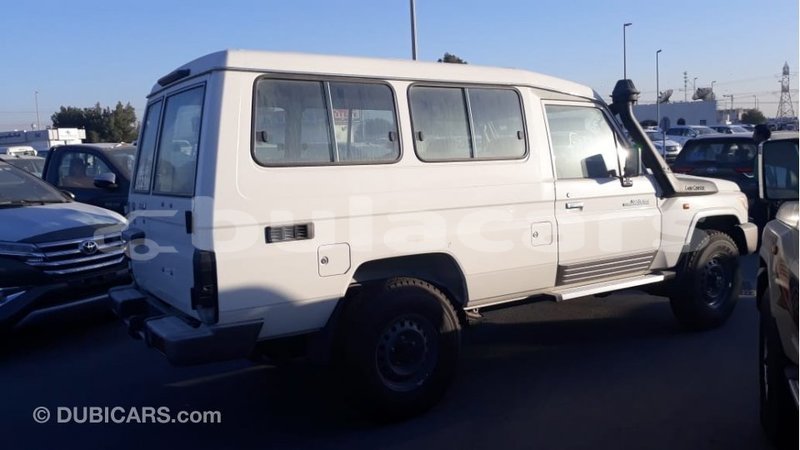 Big with watermark toyota land cruiser central import dubai 6708
