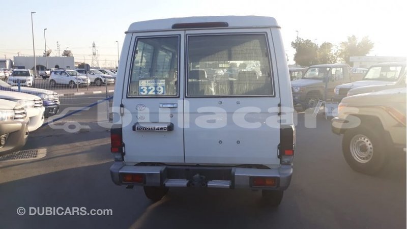 Big with watermark toyota land cruiser central import dubai 6708