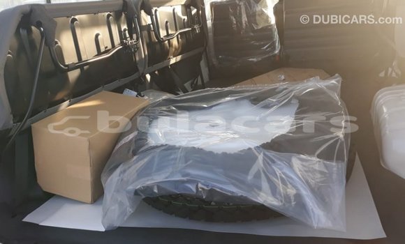 Acheter Import Voiture Toyota Land Cruiser Blanc à Import - Dubai, Central Acheter Import Voiture Toyota Land Cruiser Blanc à Import - Dubai, Central