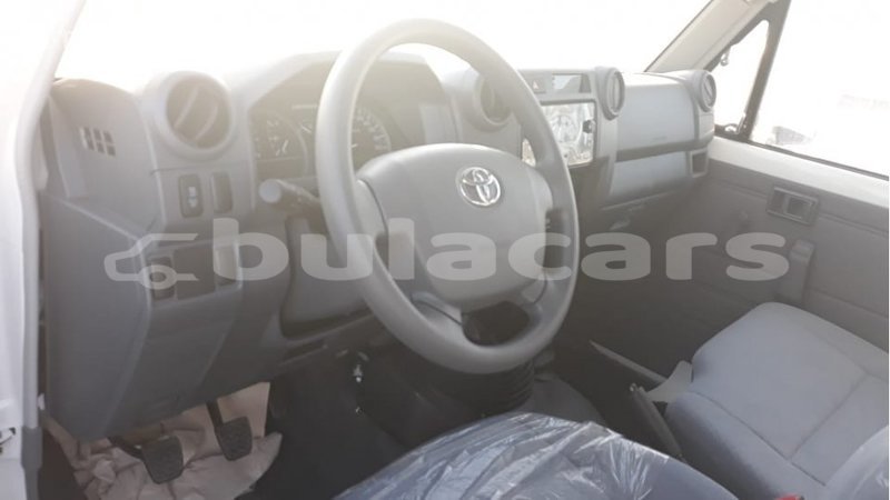 Big with watermark toyota land cruiser central import dubai 6708