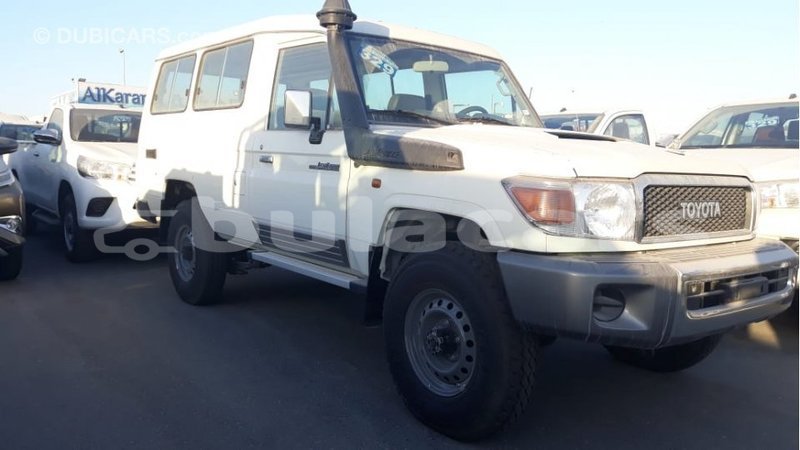 Big with watermark toyota land cruiser central import dubai 6708