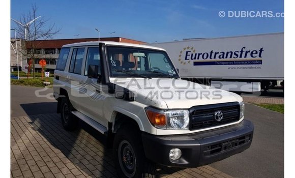 Buy Import Toyota Land Cruiser White Car in Import - Dubai in Central Buy Import Toyota Land Cruiser White Car in Import - Dubai in Central