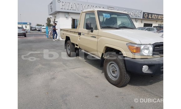Buy Import Toyota Land Cruiser Beige Car in Import - Dubai in Central Buy Import Toyota Land Cruiser Beige Car in Import - Dubai in Central