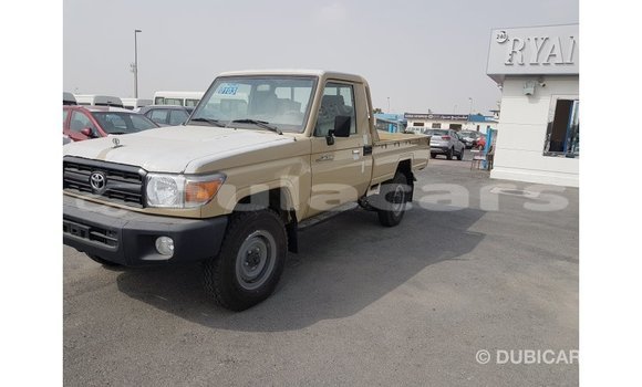 Buy Import Toyota Land Cruiser Beige Car in Import - Dubai in Central Buy Import Toyota Land Cruiser Beige Car in Import - Dubai in Central