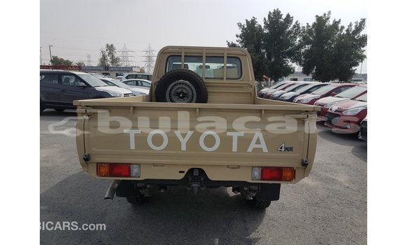 Buy Import Toyota Land Cruiser Beige Car in Import - Dubai in Central Buy Import Toyota Land Cruiser Beige Car in Import - Dubai in Central