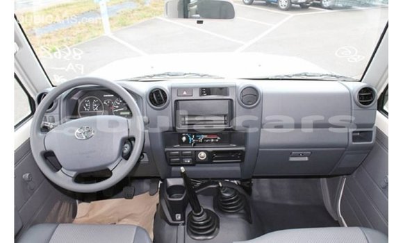 Buy Import Toyota Land Cruiser White Car in Import - Dubai in Central Buy Import Toyota Land Cruiser White Car in Import - Dubai in Central