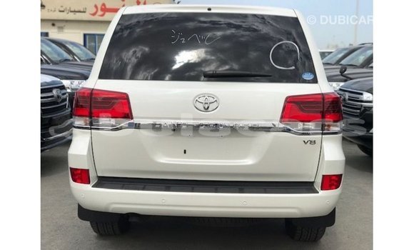 Acheter Import Voiture Toyota Land Cruiser Blanc à Import - Dubai, Central Acheter Import Voiture Toyota Land Cruiser Blanc à Import - Dubai, Central